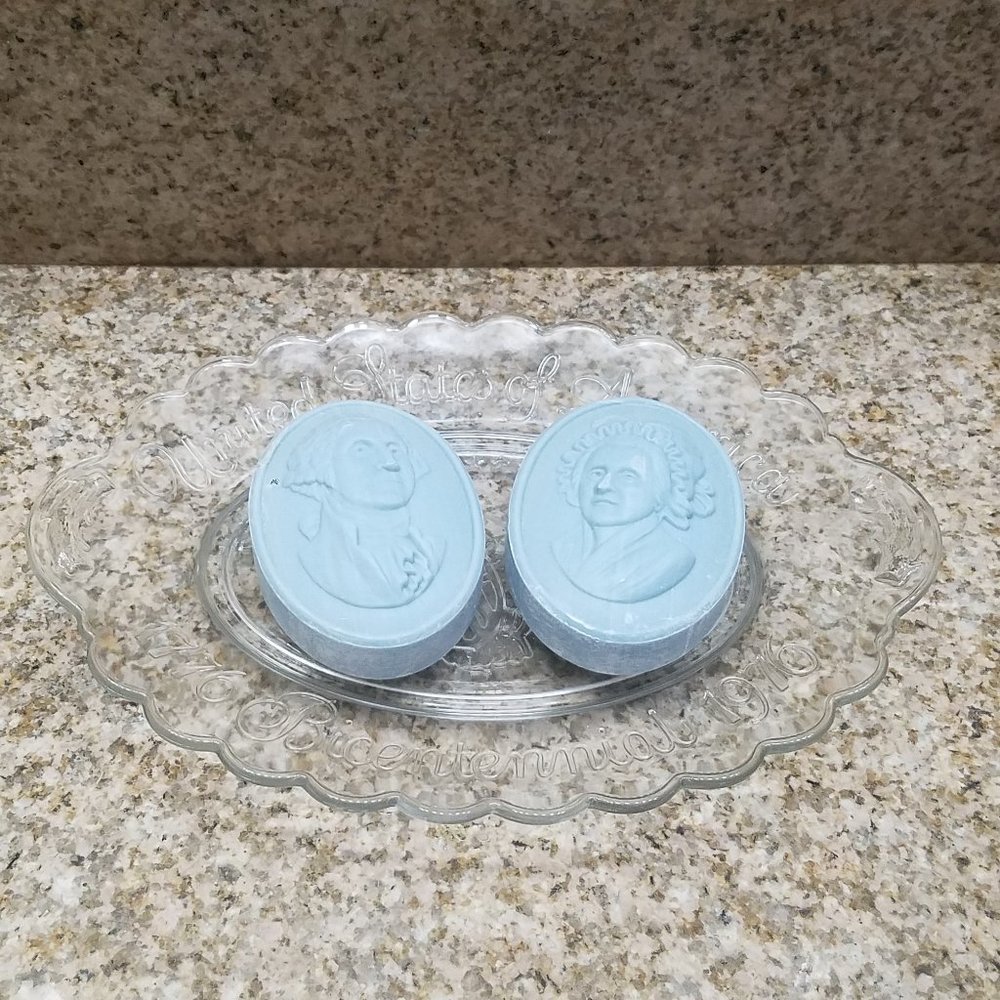 Avon 1976 Bicentennial USA Eagle Platter - George & Martha Washington Soap